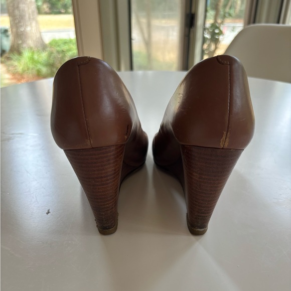 Tory Burch camel brown wedge heels shoes - Picture 2 of 4
